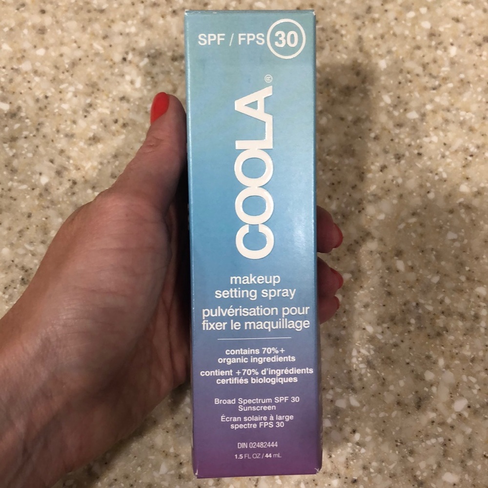 Coola-Makeup setting spray